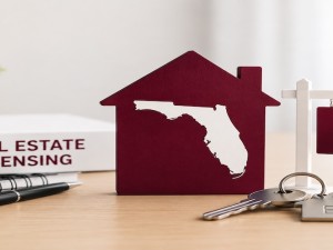 Florida Real Estate License Requirements (2026): Steps, Costs & How to Get Licensed